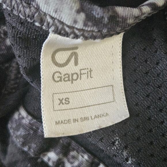 Gap Fit Gray Tank Size Large - Picture 3 of 5